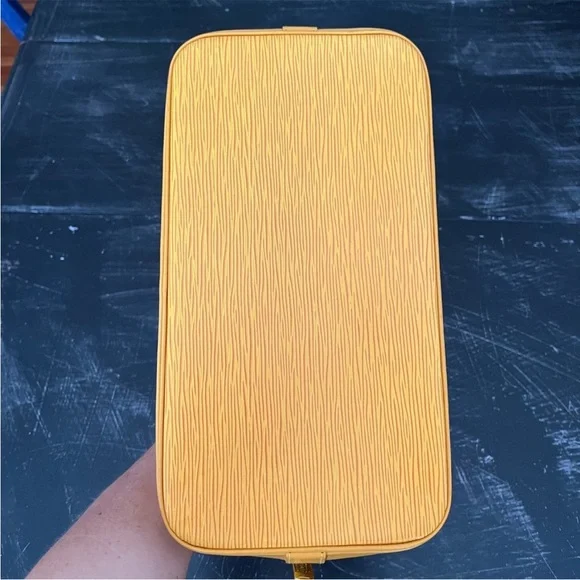 Louis Vuitton EPI Leather Alma PM Bag - Picture 6 of 16